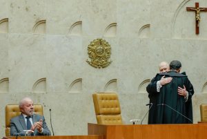 Fux suspende bloqueio automático de contas de beneficiários do Bolsa Família em bets, mas mantém veto a novos cadastros, Legislação