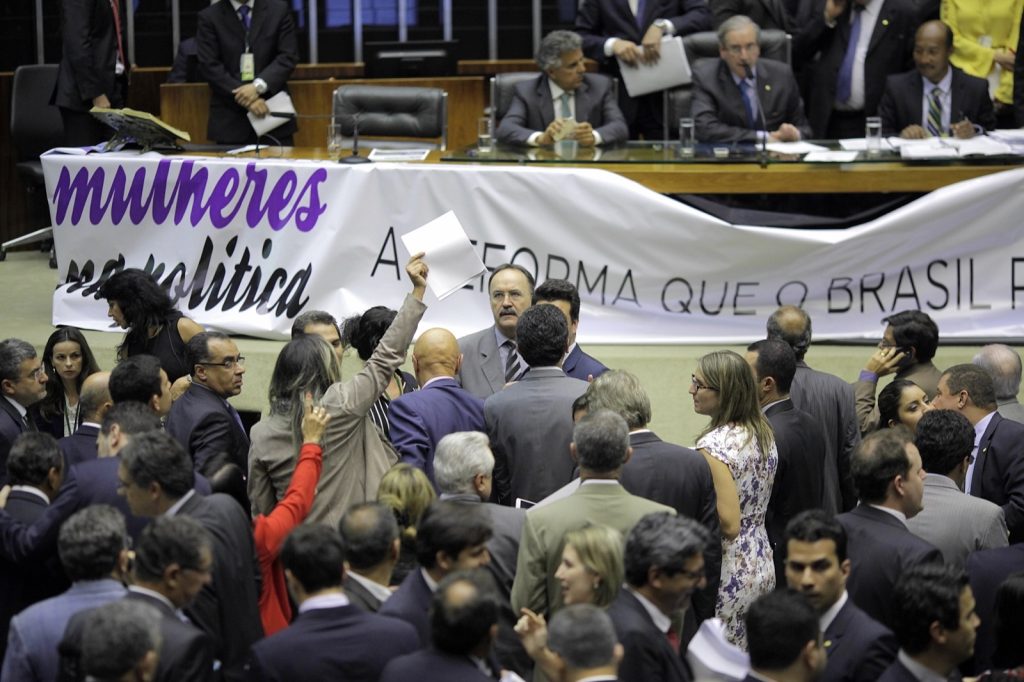 Frente parlamentar bipartidária protocola projeto para banir publicidade e patrocínio de bets, Legislação