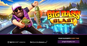 Personagem pescador segura peixes ao lado do logotipo do slot Big Bass Blast, da Pragmatic Play, com rolos eletrificados ao fundo