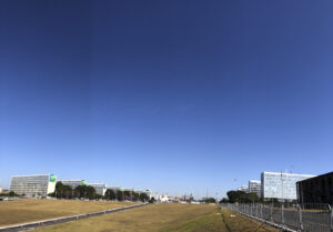 Vista da Esplanada dos Ministérios em Brasília, com prédios dos ministérios federais ao fundo