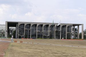 Senacon abre apuração e Conar suspende anúncios de bets na CazéTV durante a Copa do Mundo