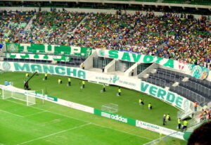 Torcida do Palmeiras no estádio hoje chamado Nubank Parque, onde a camisa alviverde estreia o patrocínio da Embracon em 26 de julho