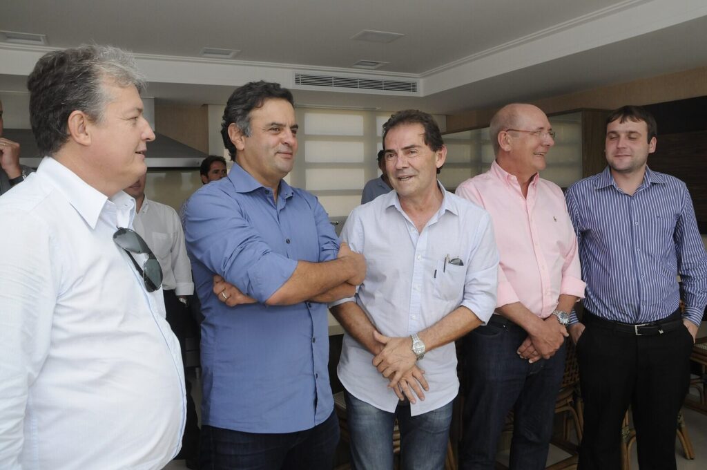 Aécio Neves em reunião política em Florianópolis, 2014 (Foto de arquivo: Aécio Neves em reunião política em Florianópolis, 2014.)
