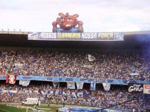 Torcida do Cruzeiro Esporte Clube no Mineirão (Foto de arquivo: torcida do Cruzeiro no Mineirão, 2009.)