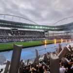 Torcida alvinegra do Botafogo em partida do Campeonato Brasileiro de 2023 (Foto de arquivo: torcida do Botafogo em partida do Brasileirão de 2023.)