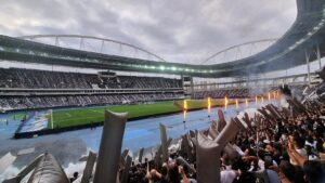 Torcida alvinegra do Botafogo em partida do Campeonato Brasileiro de 2023 (Foto de arquivo: torcida do Botafogo em partida do Brasileirão de 2023.)