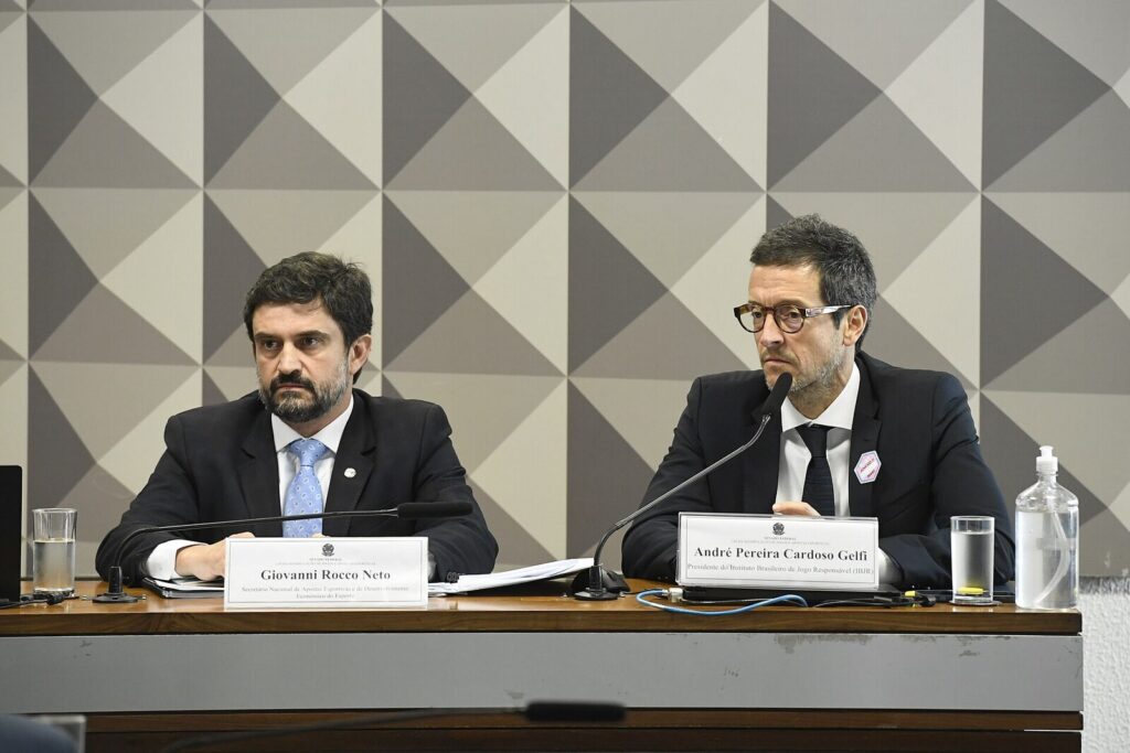 Presidente do IBJR, André Pereira Cardoso Gelfi, depõe em audiência da CPI das Apostas Esportivas no Senado (Foto de arquivo: audiência da CPI das Apostas Esportivas no Senado, novembro de 2024, com o presidente do IBJR.)