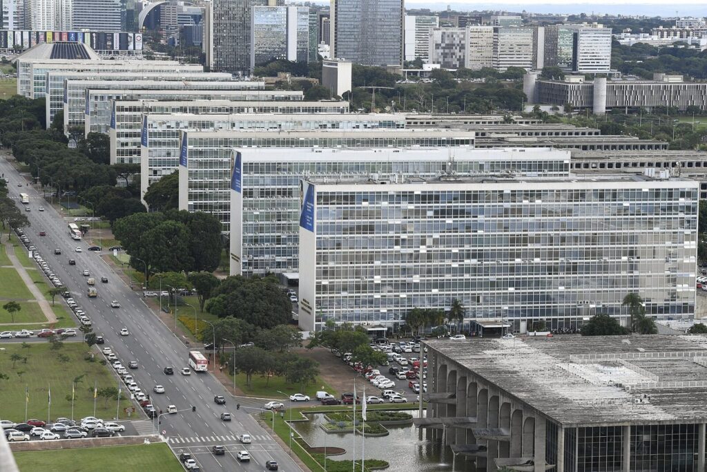 Vista aérea da Esplanada dos Ministérios em Brasília, com a sede do Ministério da Fazenda (Foto de arquivo: sede do Ministério da Fazenda na Esplanada dos Ministérios, em Brasília.)