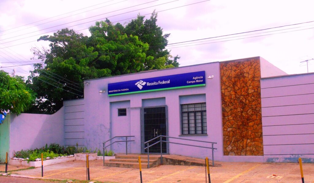 Fachada de agência local da Receita Federal do Brasil, em Campo Maior (PI) (Foto de arquivo: agência da Receita Federal do Brasil em Campo Maior (PI), sem relação direta com o balanço do 1º semestre.)