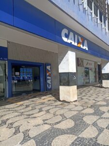 Fachada de agência da Caixa Econômica Federal, instituição responsável pela Mega-Sena