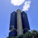 Prédio-sede do Banco Central do Brasil em Brasília, arquitetura moderna, céu azul. (Foto ilustrativa: sede do Banco Central do Brasil, Brasília (2023).)