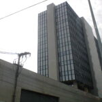 Fachada do prédio do Banco Central do Brasil em Fortaleza, arquitetura modernista com fachada de vidro, vista de baixo para cima (Foto de arquivo: sede do Banco Central do Brasil em Fortaleza.)