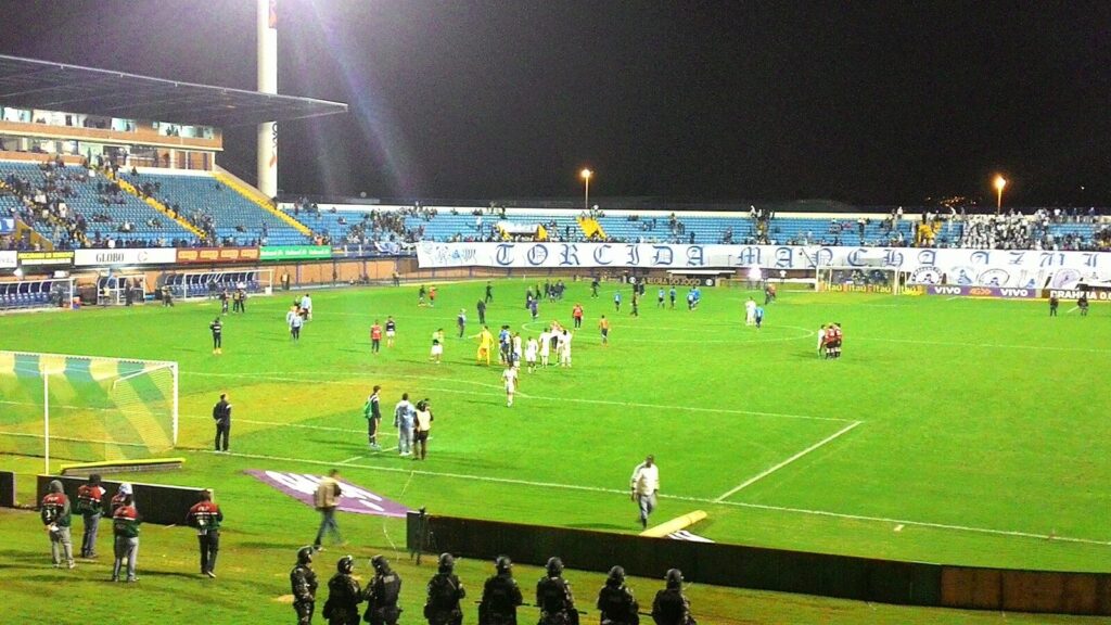 Partida do Campeonato Brasileiro Série A com estádio cheio ao fundo (Foto de arquivo: partida do Campeonato Brasileiro Série A, 2015.)