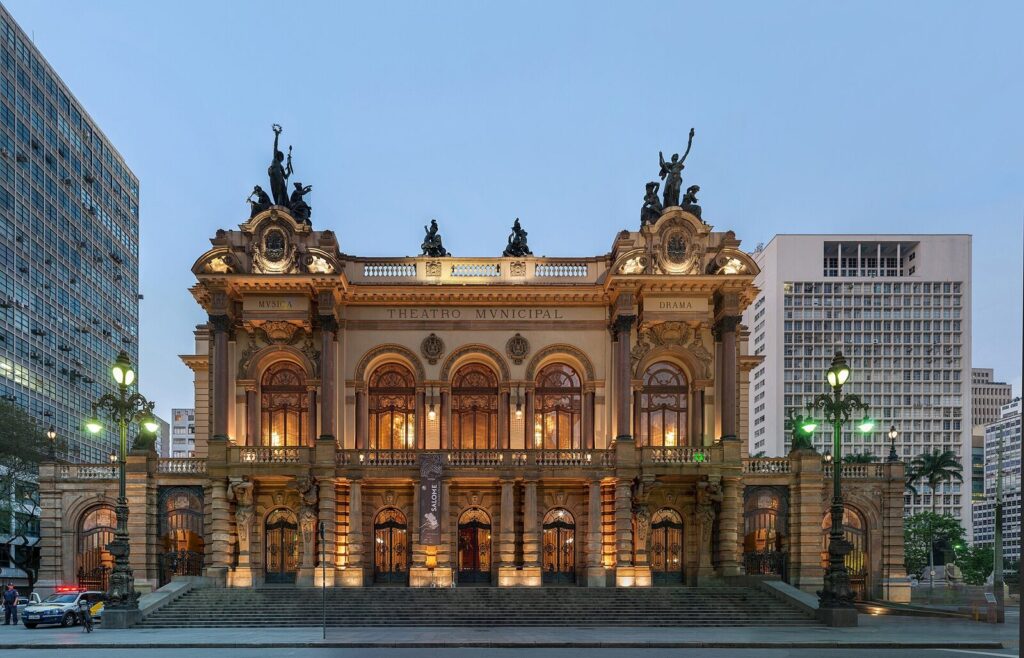 Fachada do Theatro Municipal de São Paulo, cidade-sede da FecomercioSP (Foto de arquivo: Theatro Municipal de São Paulo, imagem ilustrativa da cidade-sede da FecomercioSP, sem relação direta com apostas.)