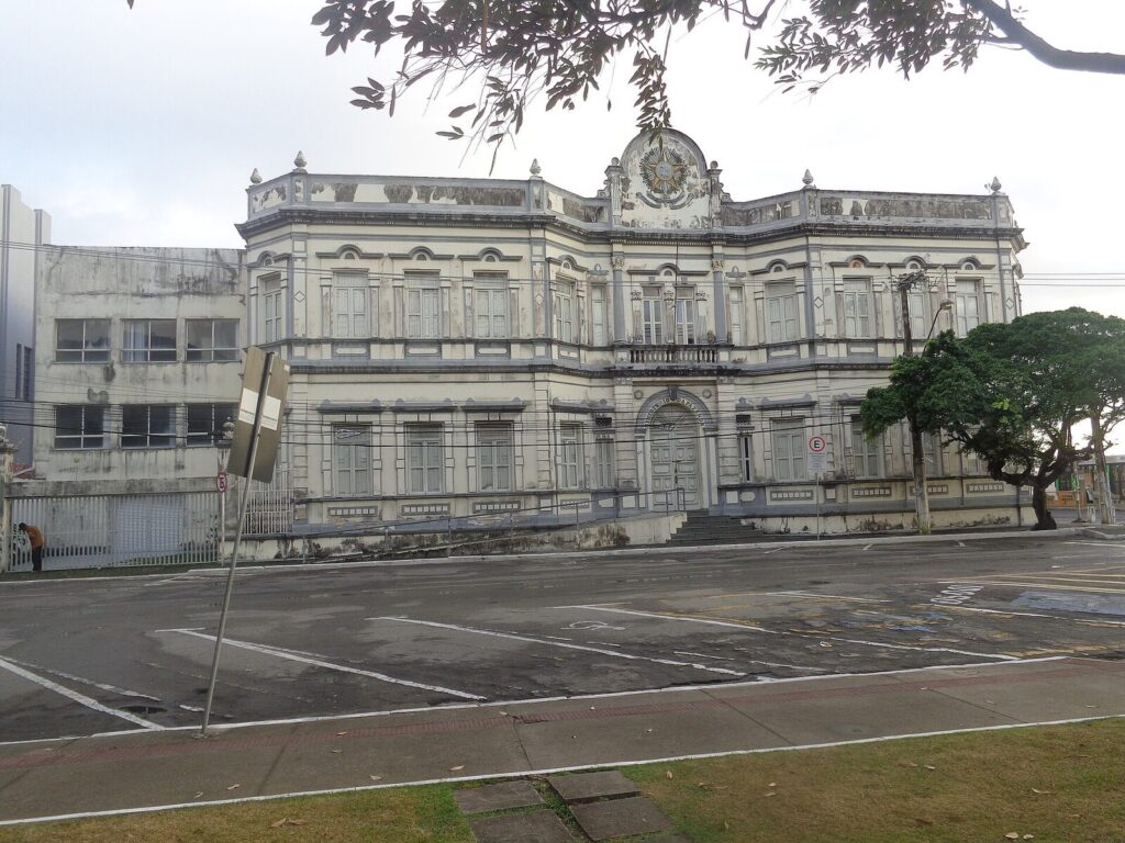 Fachada da Delegacia do Ministério da Fazenda em Aracaju (Foto de arquivo: prédio de delegacia do Ministério da Fazenda em Aracaju (2019), sem relação direta com o balanço do 1º semestre de 2026.)