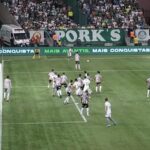 Lance de jogo do Campeonato Brasileiro entre Palmeiras e Atlético-MG, com estádio cheio (Foto de arquivo: partida Palmeiras x Atlético-MG pelo Brasileirão de 2022.)