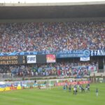 Mineirão lotado durante clássico entre Cruzeiro e Atlético-MG, com placar eletrônico ao fundo (Foto de arquivo: clássico Cruzeiro x Atlético-MG no Mineirão, em 2007, sem relação direta com o anúncio atual de patrocínio do governo de Minas.)
